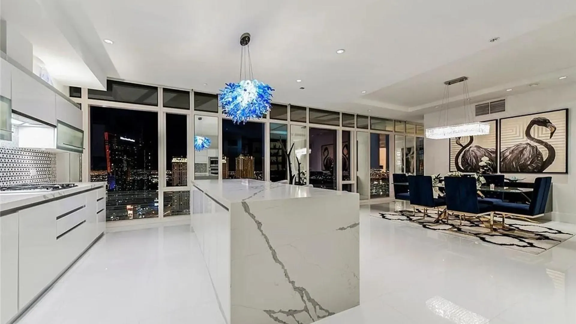 Exquisite High-Rise Condo With Panoramic View Las Vegas